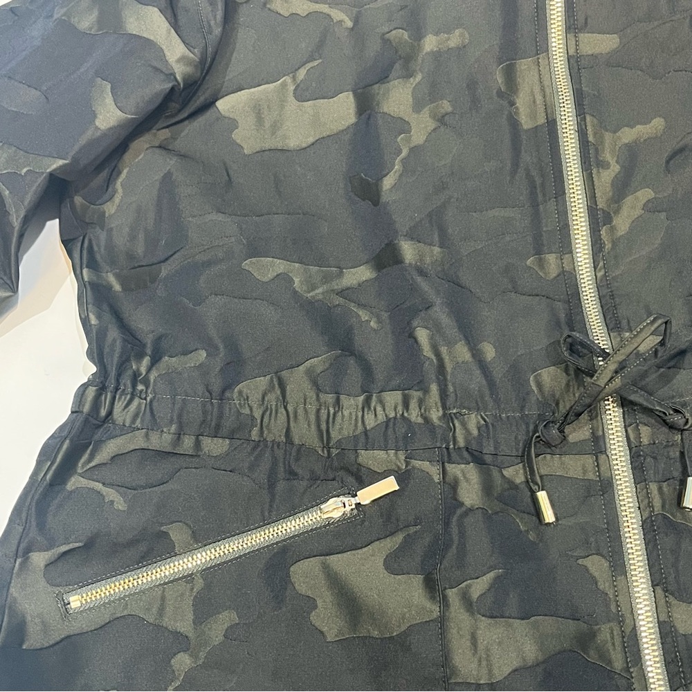 Chico's Zenergy Green Anorak Camo Embossed Full Zip Jacket With Hood Size 8/10 - Picture 8 of 16